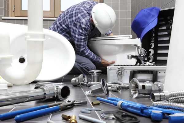 Dịch Vụ Hoàn Thiện Nhà Phố Trọn Gói: An Tâm Kiến Tạo Không Gian Sống Lý Tưởng 4 lắp đặt thiết bị vệ sinh
