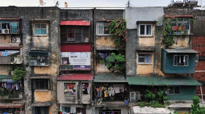 Báo giá thi công cải tạo nhà Hà Nội - Sửa nhà trọn gói uy tín 2025 1 Nhà xuống cấp trầm trọng sau nhiều năm