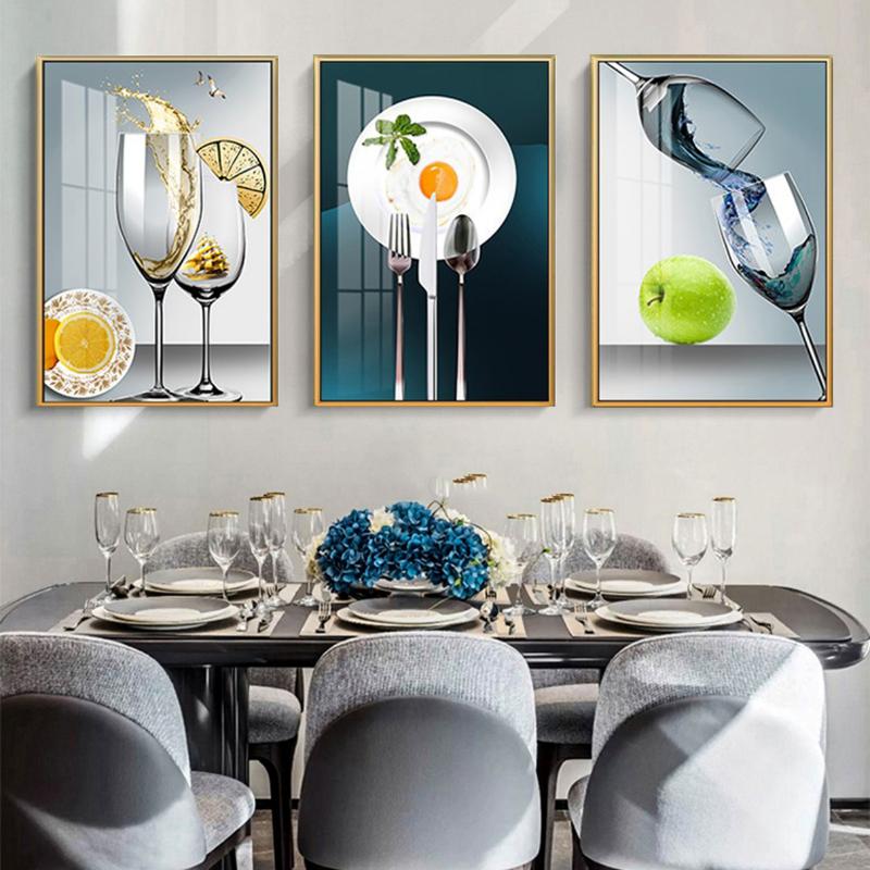 Tranh tráng gương cường lực là lựa chọn số 1 cho nhà bếp nhờ khả năng chống bám dầu mỡ và dễ dàng vệ sinh