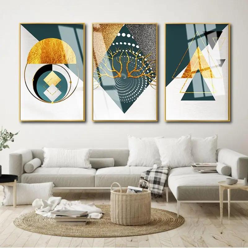 Những mảng hình khối phá cách của tranh trừu tượng tạo điểm nhấn thị giác mạnh mẽ và sự độc bản cho không gian