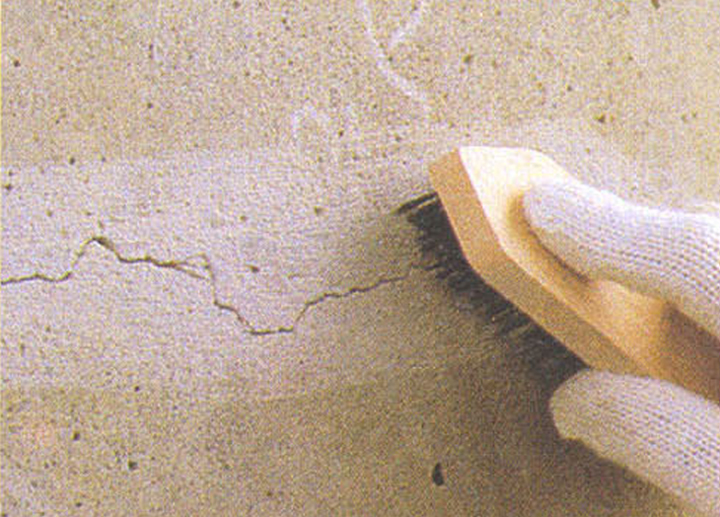 Xử lý bề mặt tường cũ trước khi thi công bột trét tường